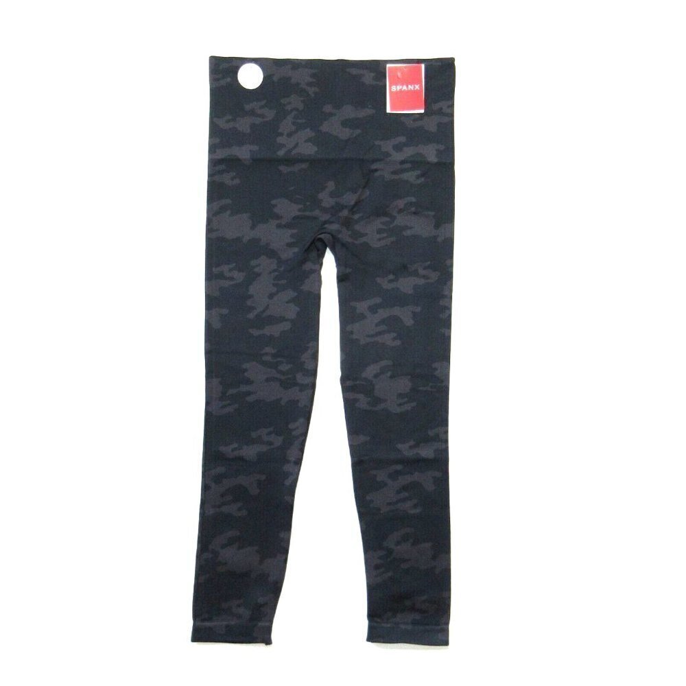 NWT SPANX Look at Me Now Seamless Cropped Leggings in Black Camo Sz M